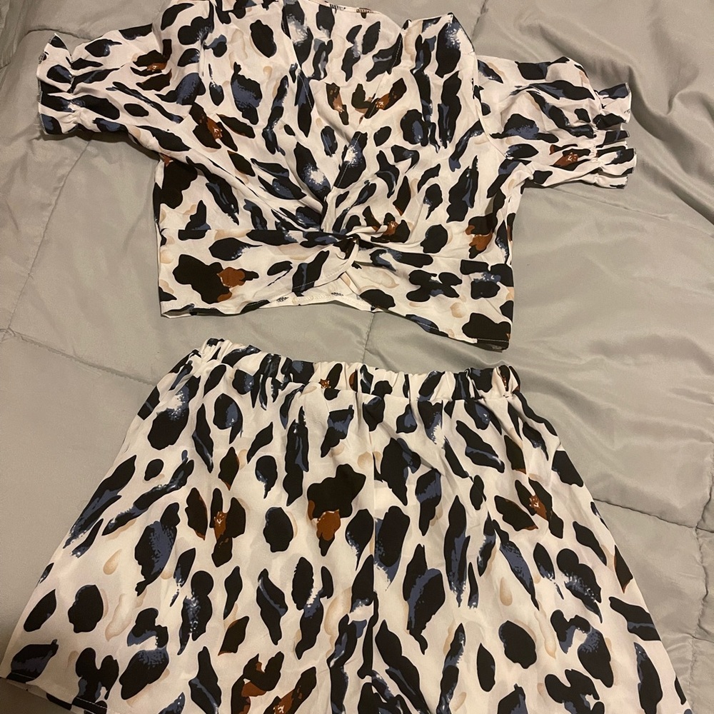 2 pcs crop top with short.